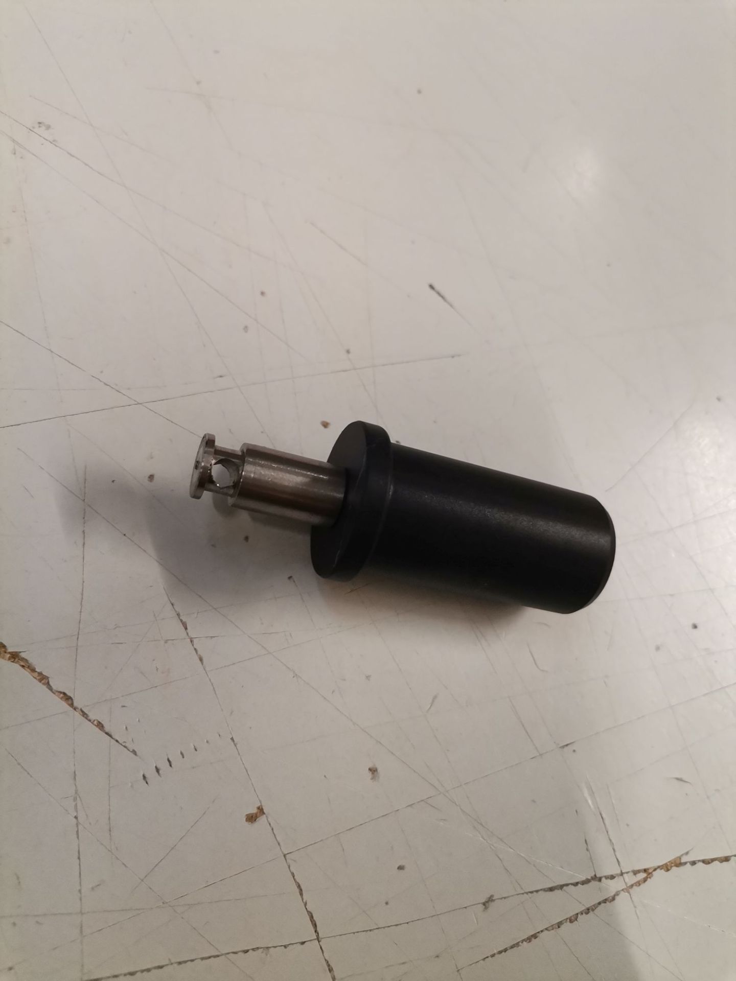 Fix-e Plus Adapter USM Haller / Kitos - zur Befestigung von Lifto an "USM Haller Tisch Plus/Access/Advanced" und "USM Kitos E Plus/Adv." Belux EINZELSTÜCK