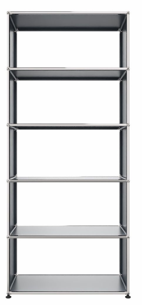 USM Haller Regal in Mittelgrau mit vier Fächern und verchromten Verbindungsrohren.