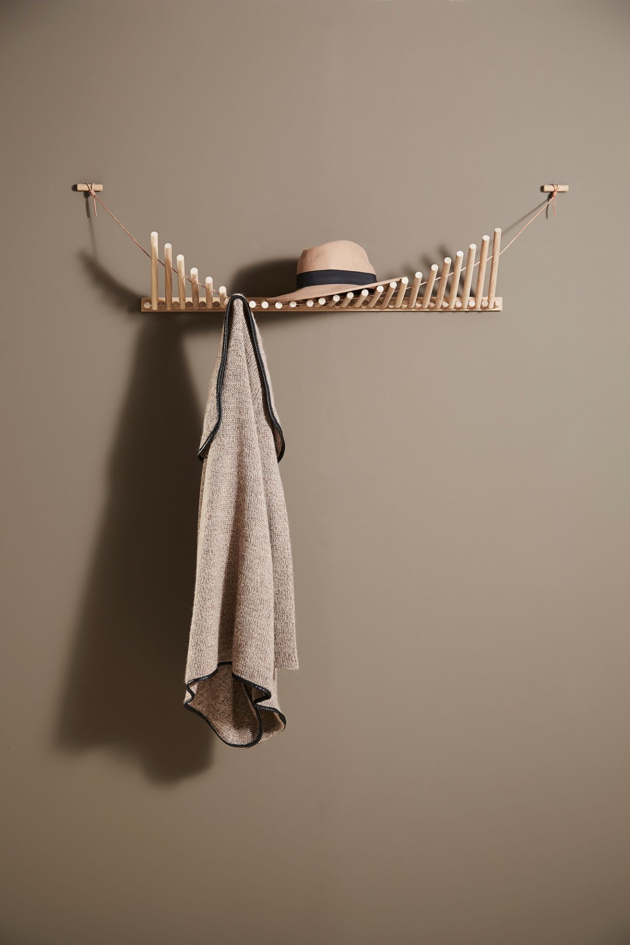 Knaegt Coat Rack Wandgarderobe Woud