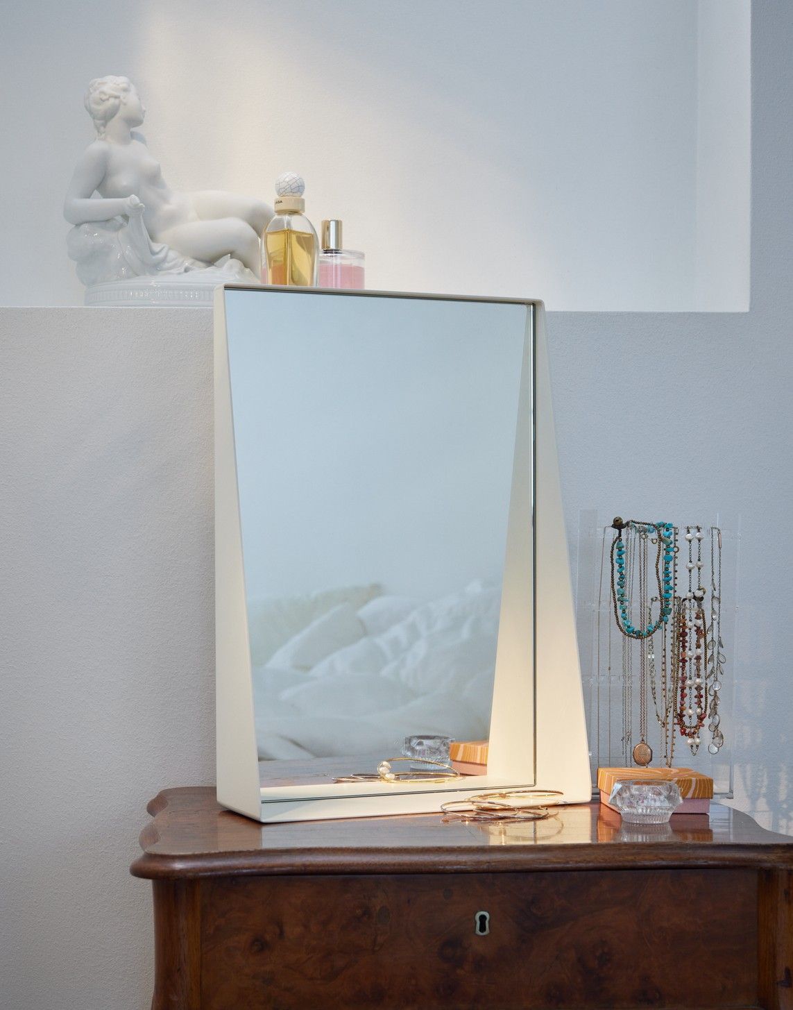 Beak Spiegel Cream Please Wait to be Seated