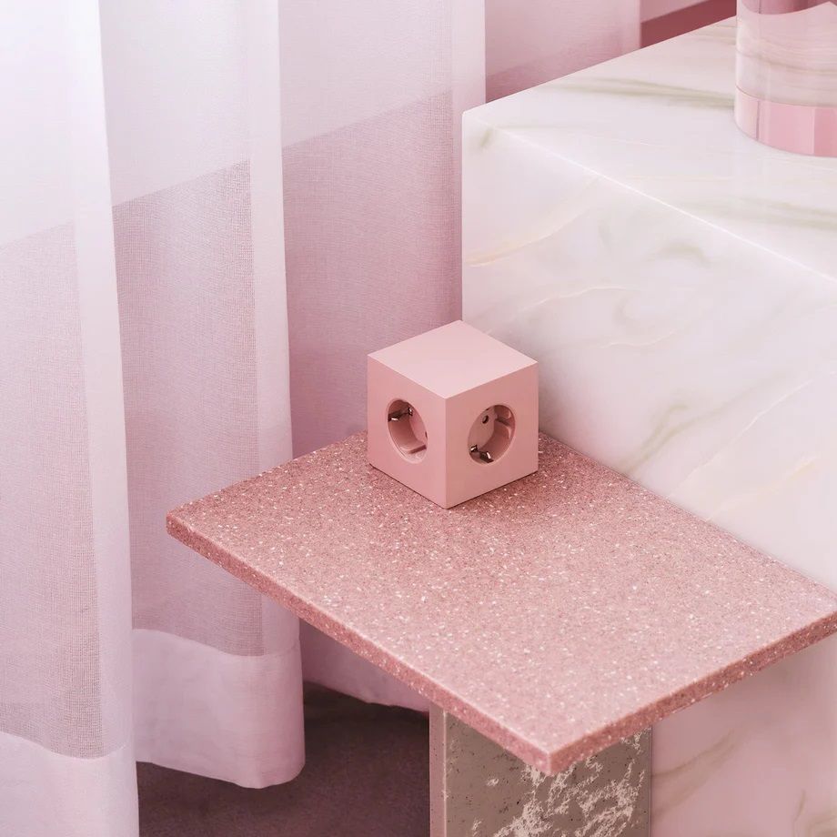 Avolt Steckdosenwürfel mit USB C dfp Design Pink Avolt Steckdosenwürfel mit USB C dfp Design Pink