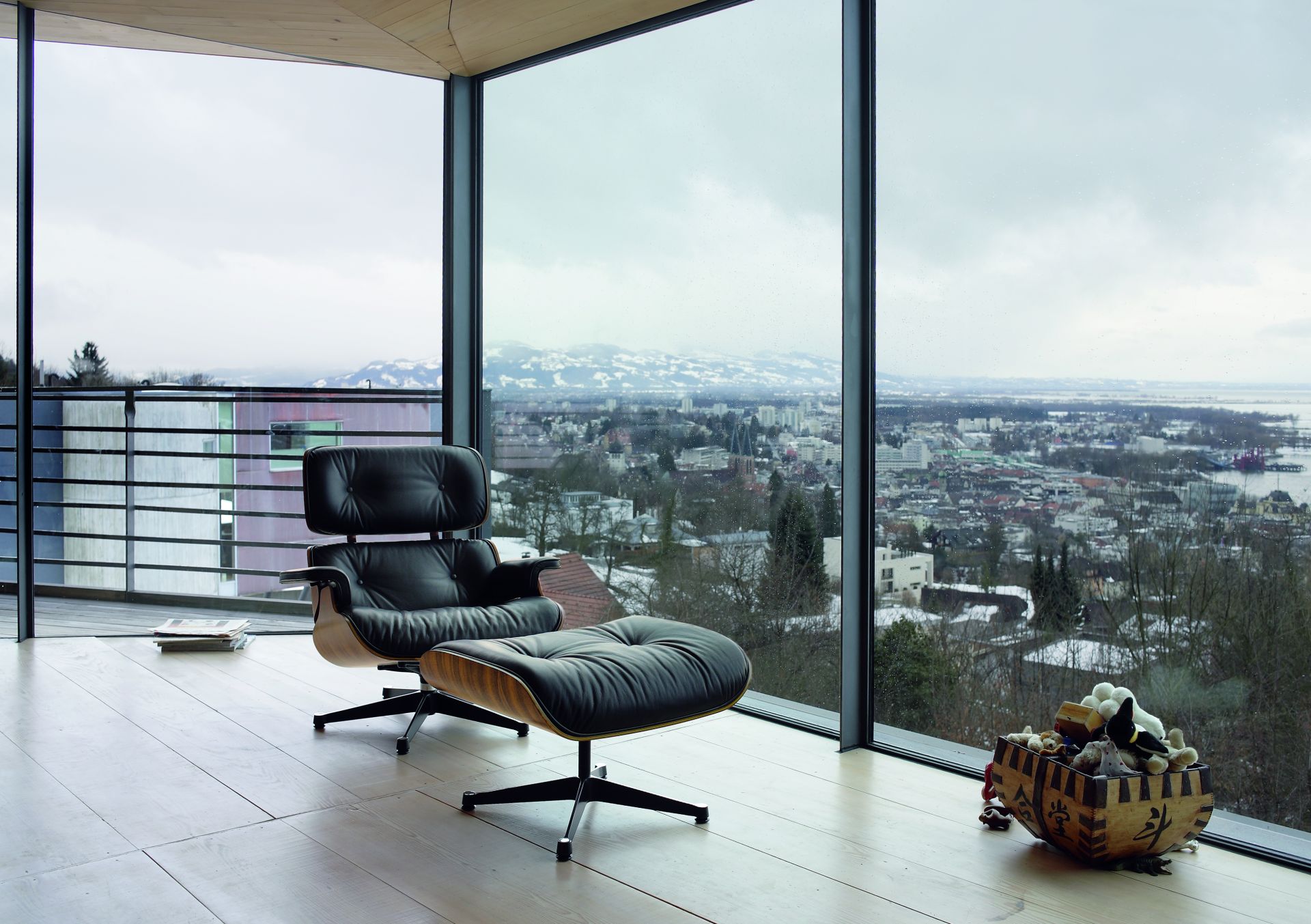 Eames Lounge Chair & Ottoman Armchair Leder Premium Vitra Seiten poliert- schwarz Leder Premium F schwarz Palisander
